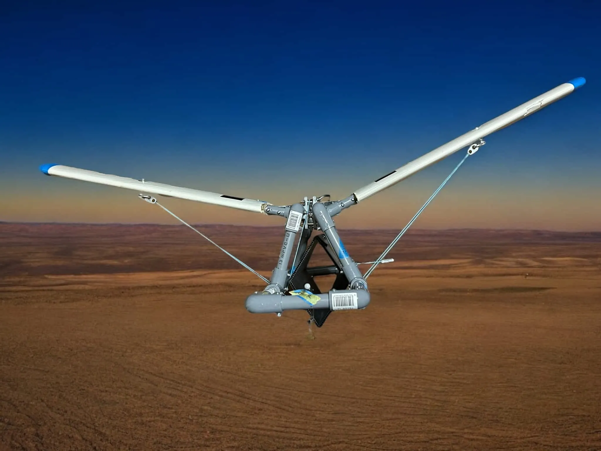 マルチローター機で牽引する翼を備えて自立浮上する輸送コンテナ”FLOATER”実験機　