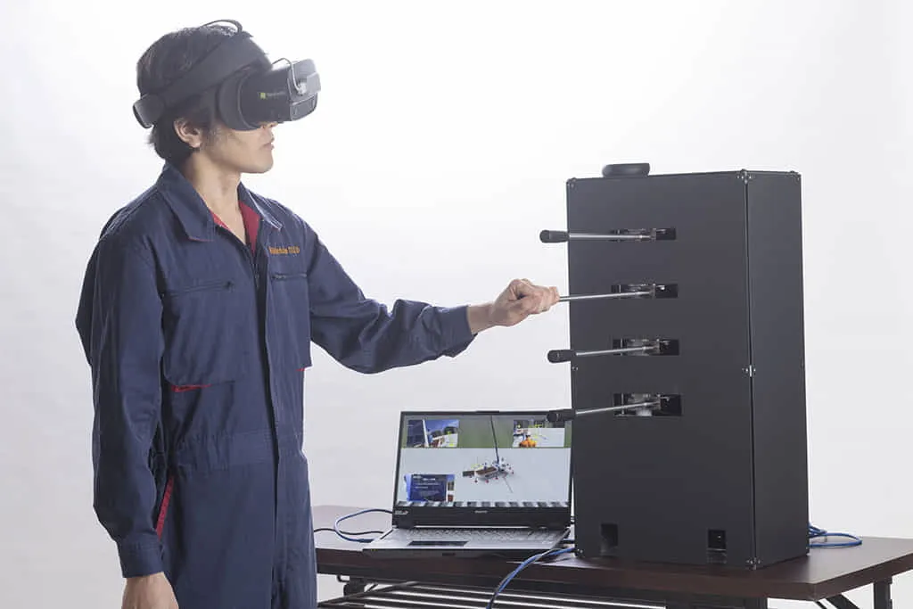 「小型クレーン操縦訓練」VRトレーニングシステム