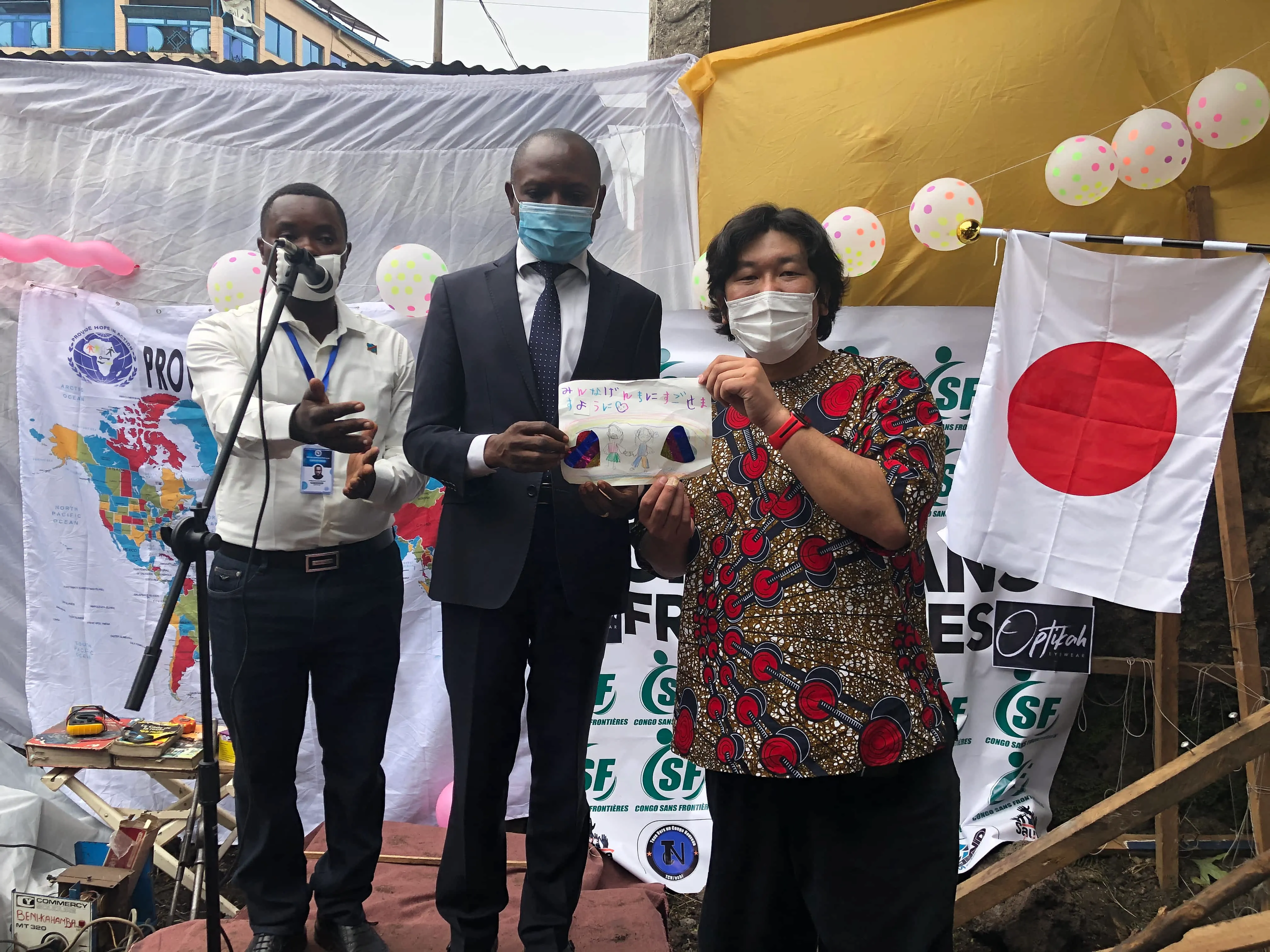 コンゴの州知事に評価されました
