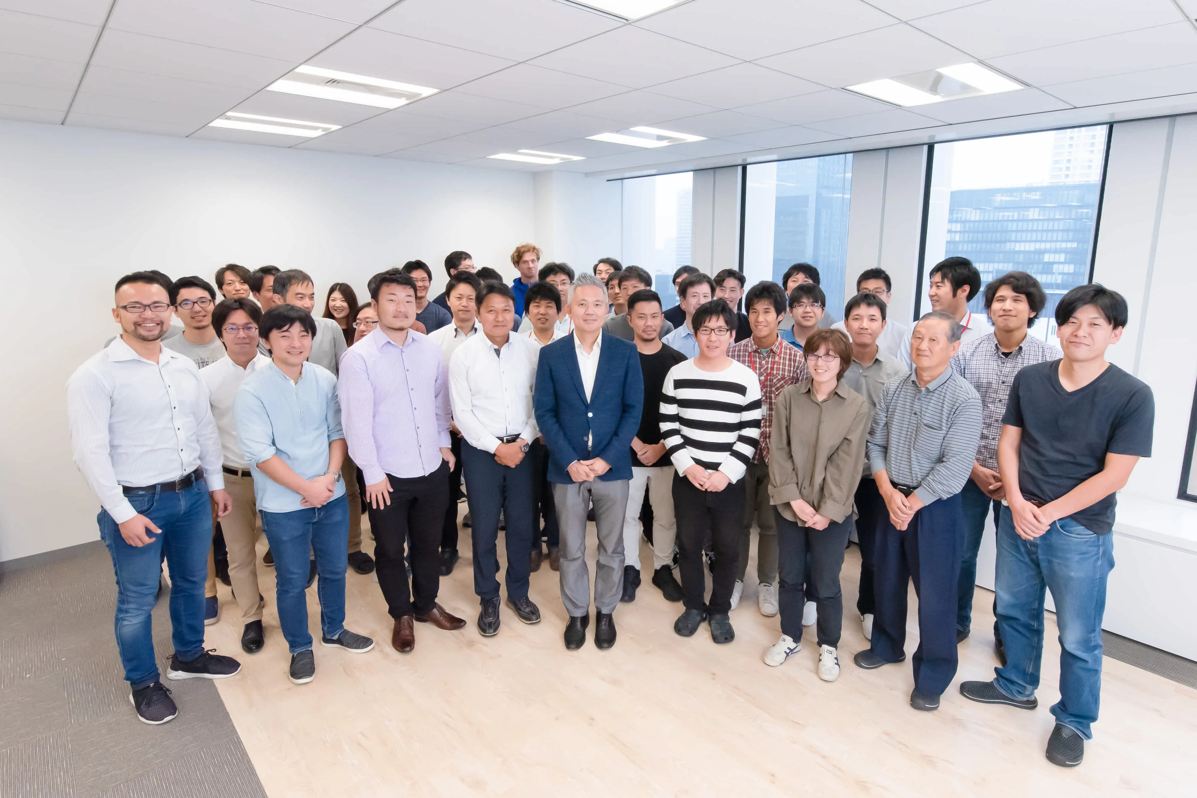 業界やお客様の業務課題に合わせ、“本当に業務で使えるAI導入”を実現します