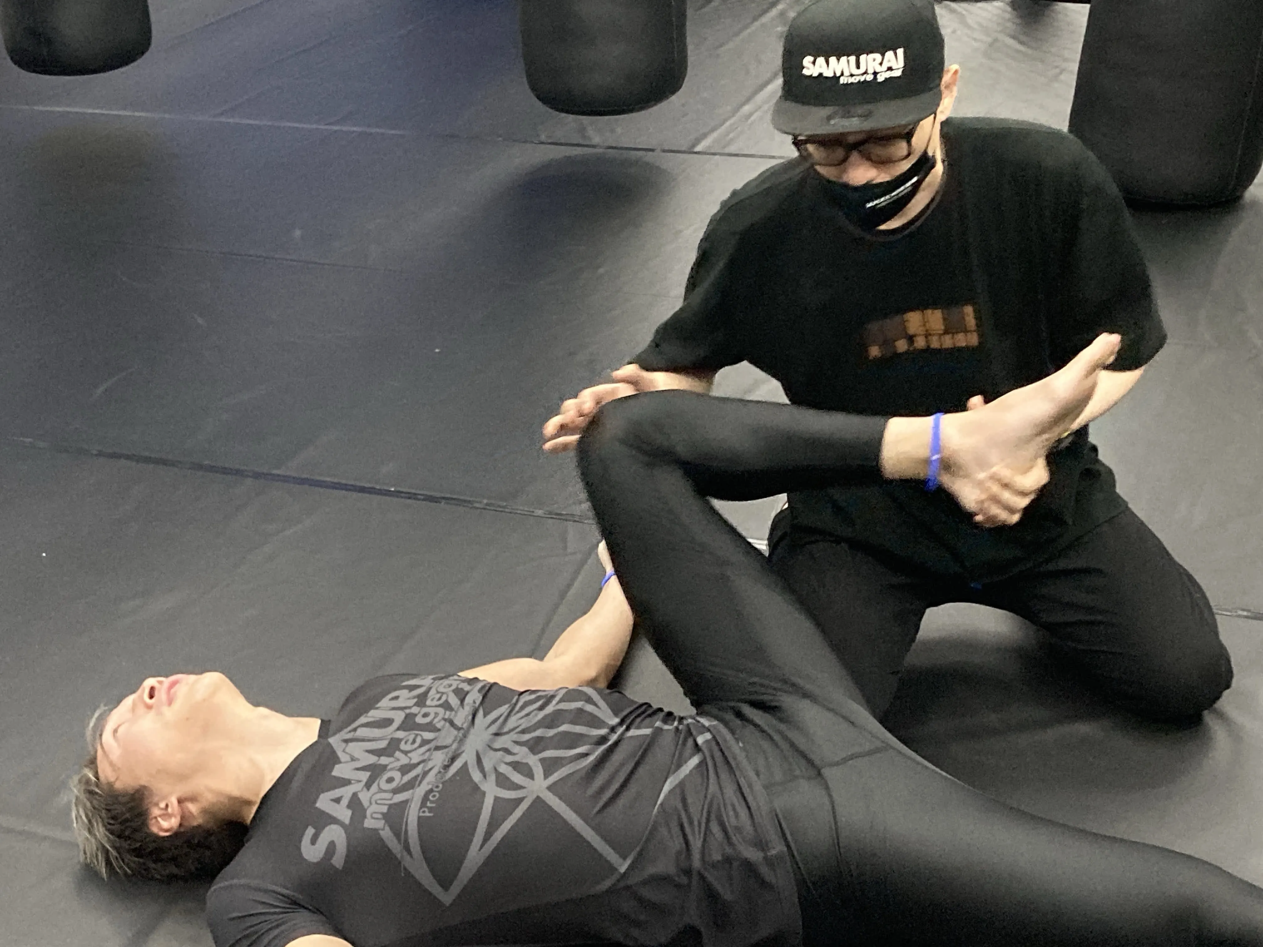 安保瑠輝也選手への施術風景