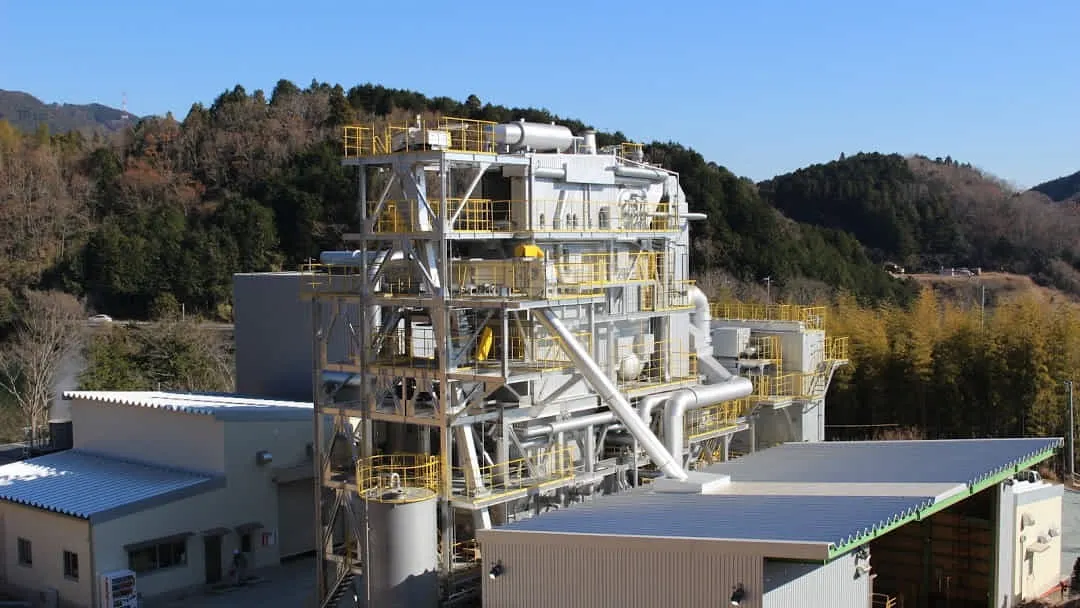 当社グループ：バイオマスパワーテクノロジーズ株式会社　松阪木質バイオマス発電所全景（松阪市）
