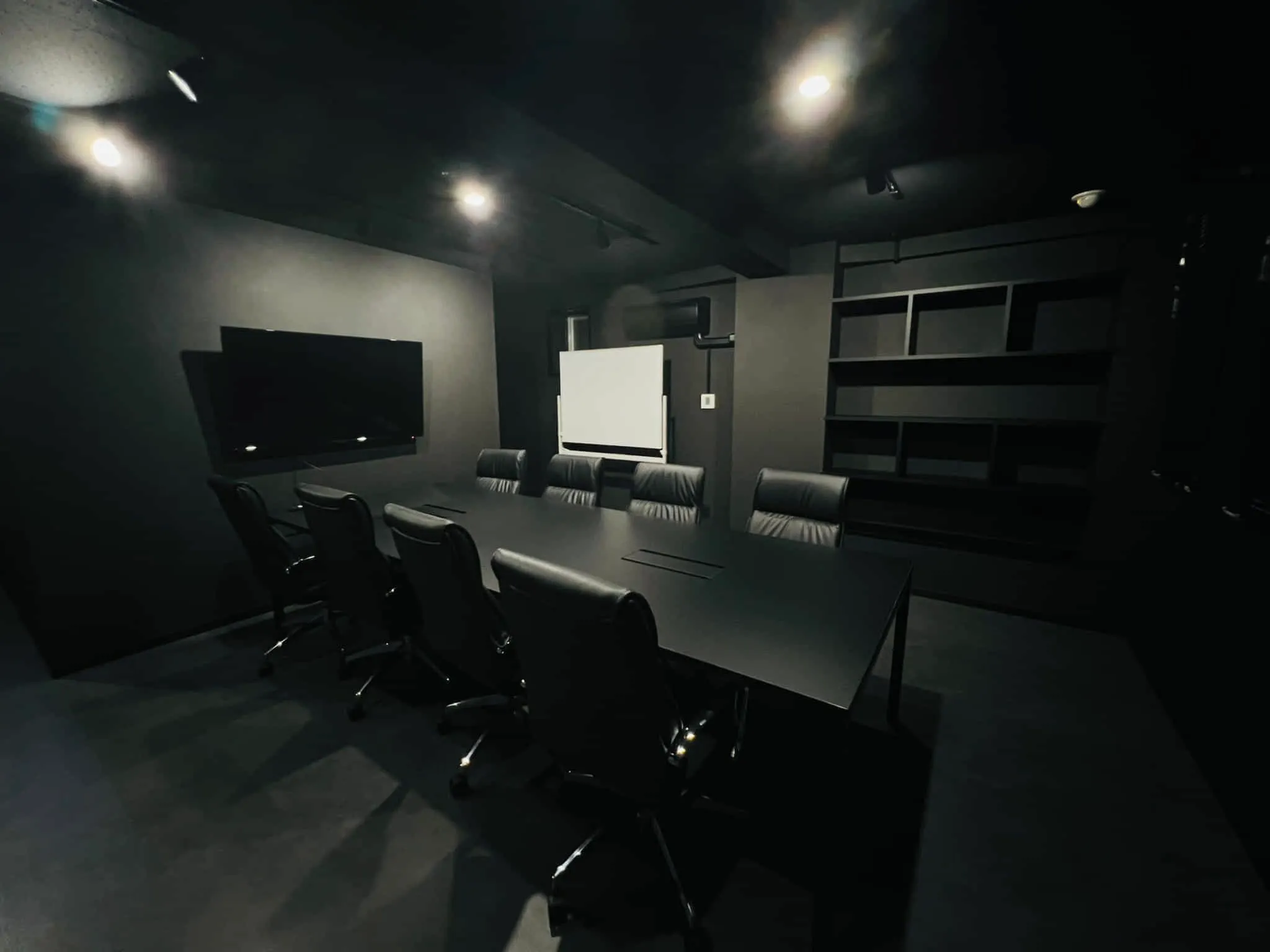 ZEROUM株式会社｜打ち合わせ室