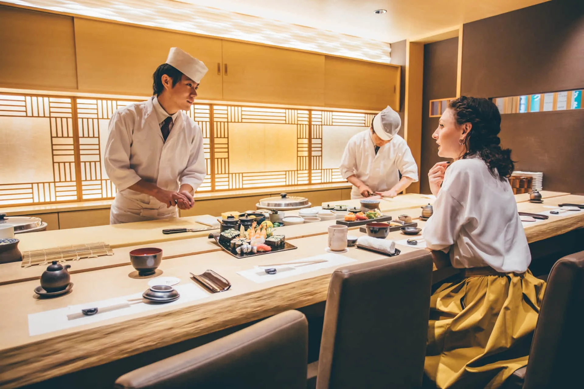 飲食店のテーブル・椅子など触れるところにセラ・ウイズ・コート