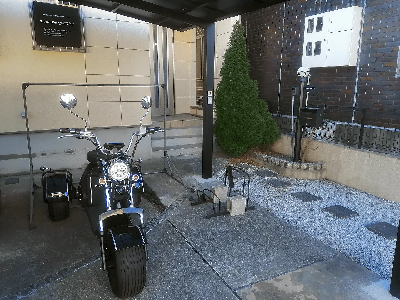 オフィス外景（3輪EV TRIKEはデモ展示中）