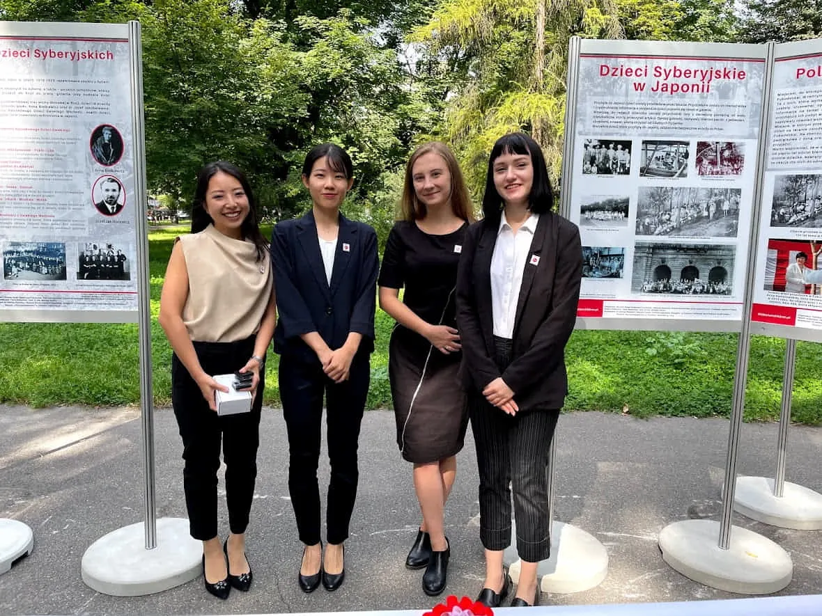 現地では代表の吉田をはじめ、日本人/ポーランド人のスタッフが駐在しております。