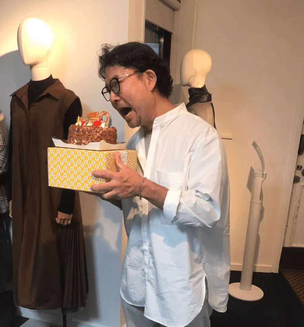 社長の誕生日はサプライズケーキが登場！