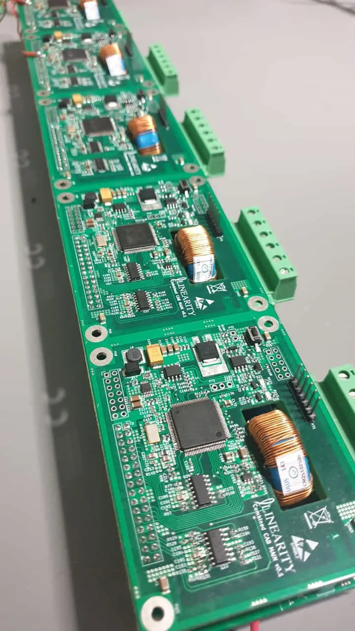 リニアモータ用パワーエレクトロニックスは自社開発・製造のものです。