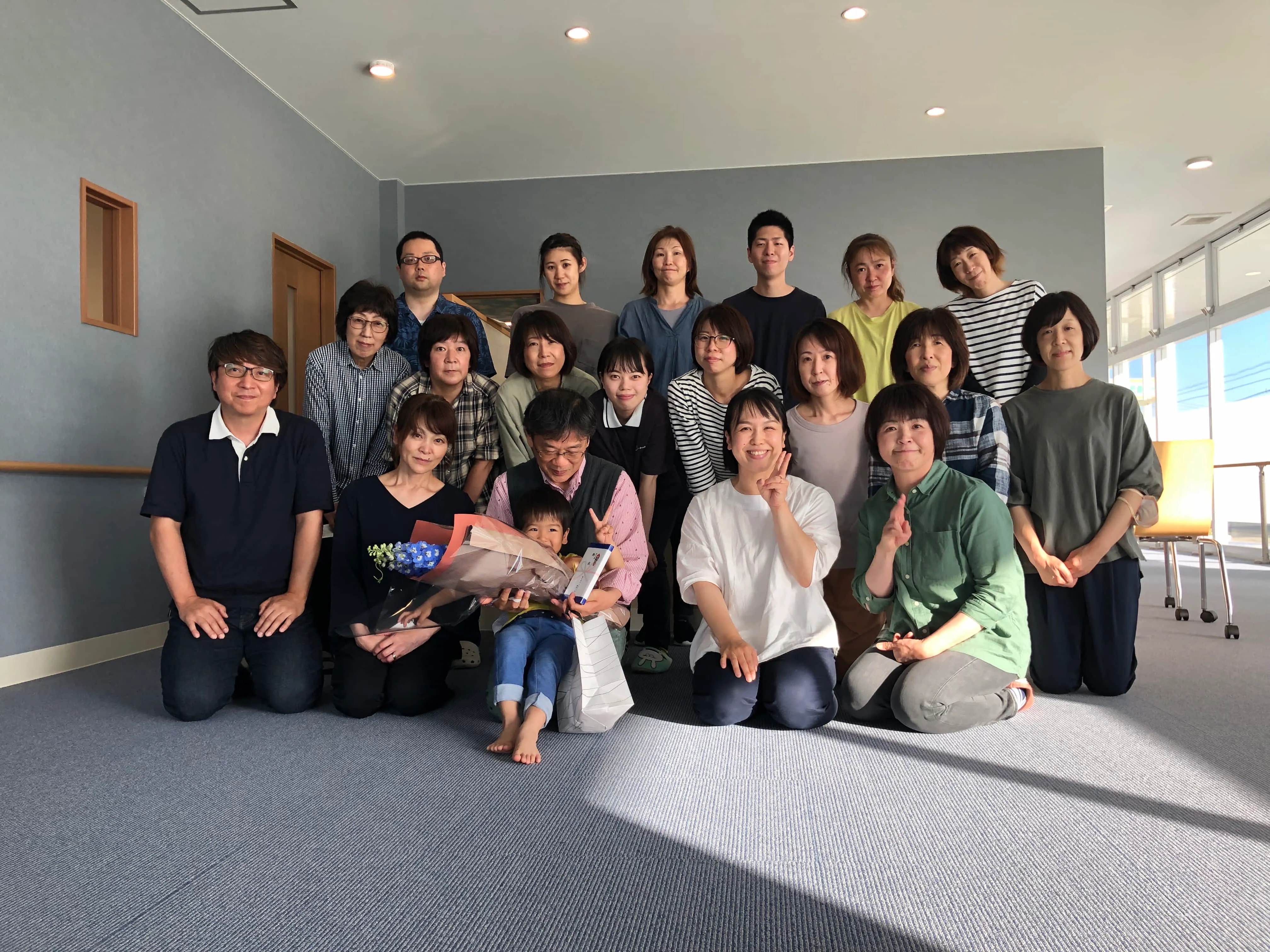 仕事と子育てと介護をサポートするスタッフ