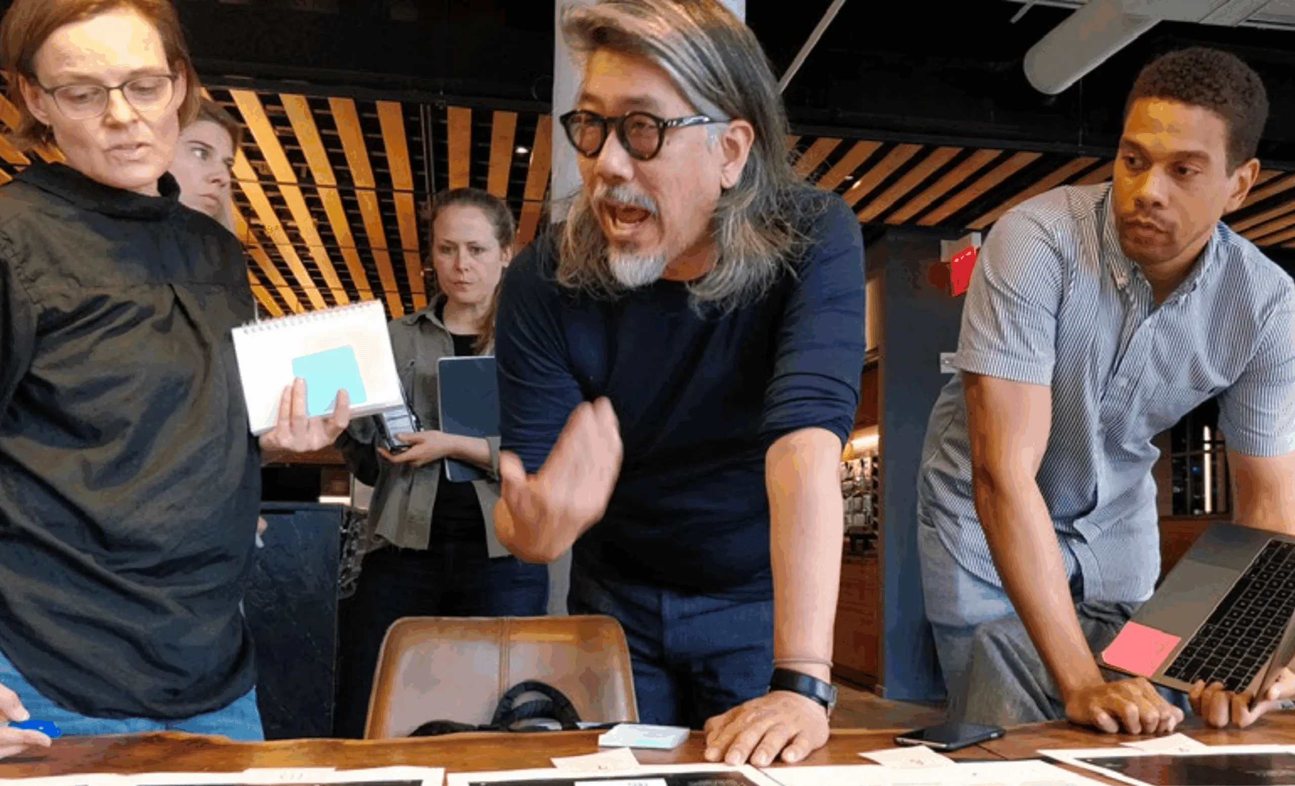 Apple創業期にスティーブ・ジョブズと共に働いたキース・ヤマシタ率いるSYPartnersのメソッドを背景に、人間中心のアプローチを取り入れています。