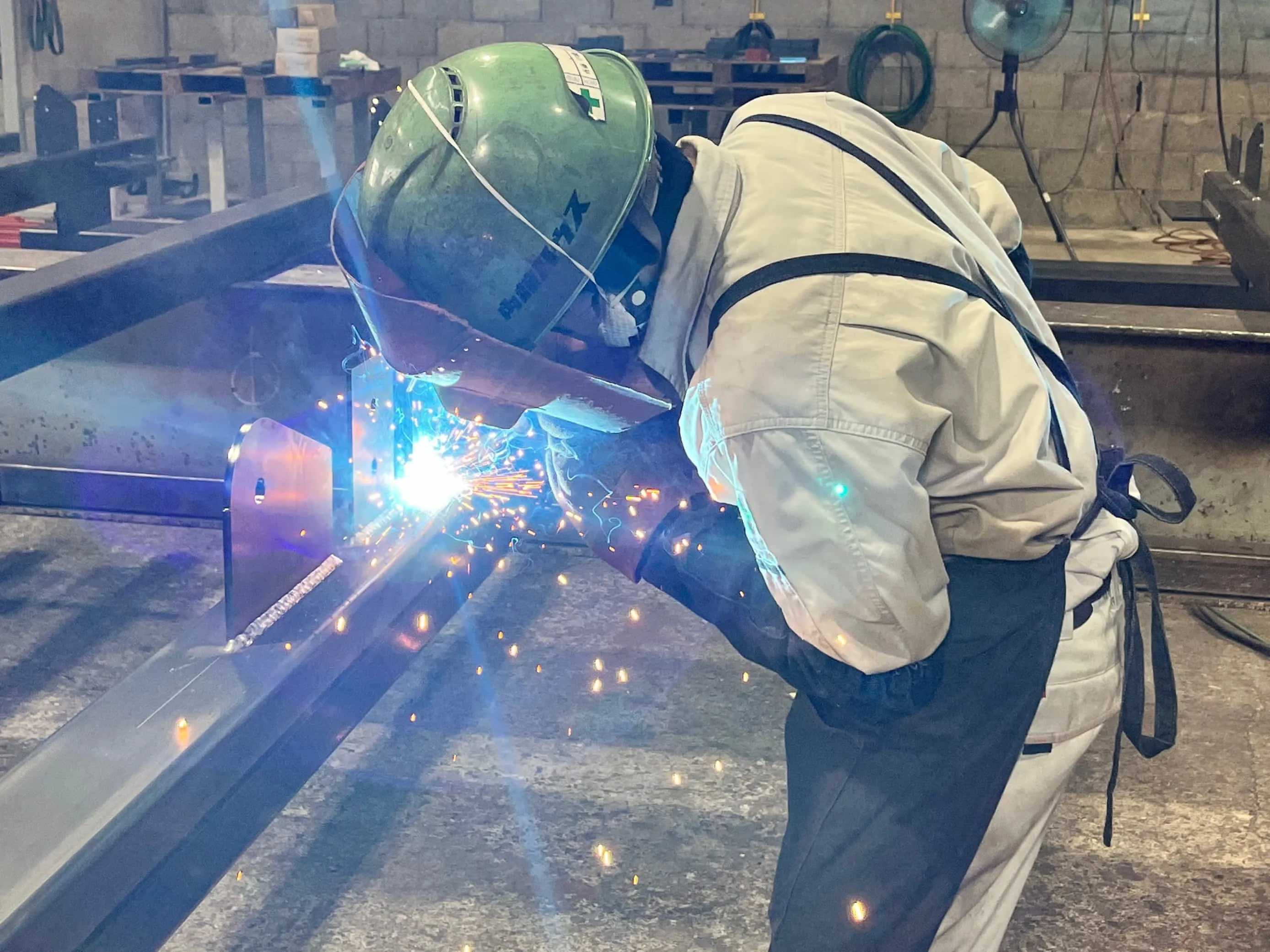 内藤ハウスは、自社工場で製作した軽量鉄骨によって、建築商品を届けるメーカーです