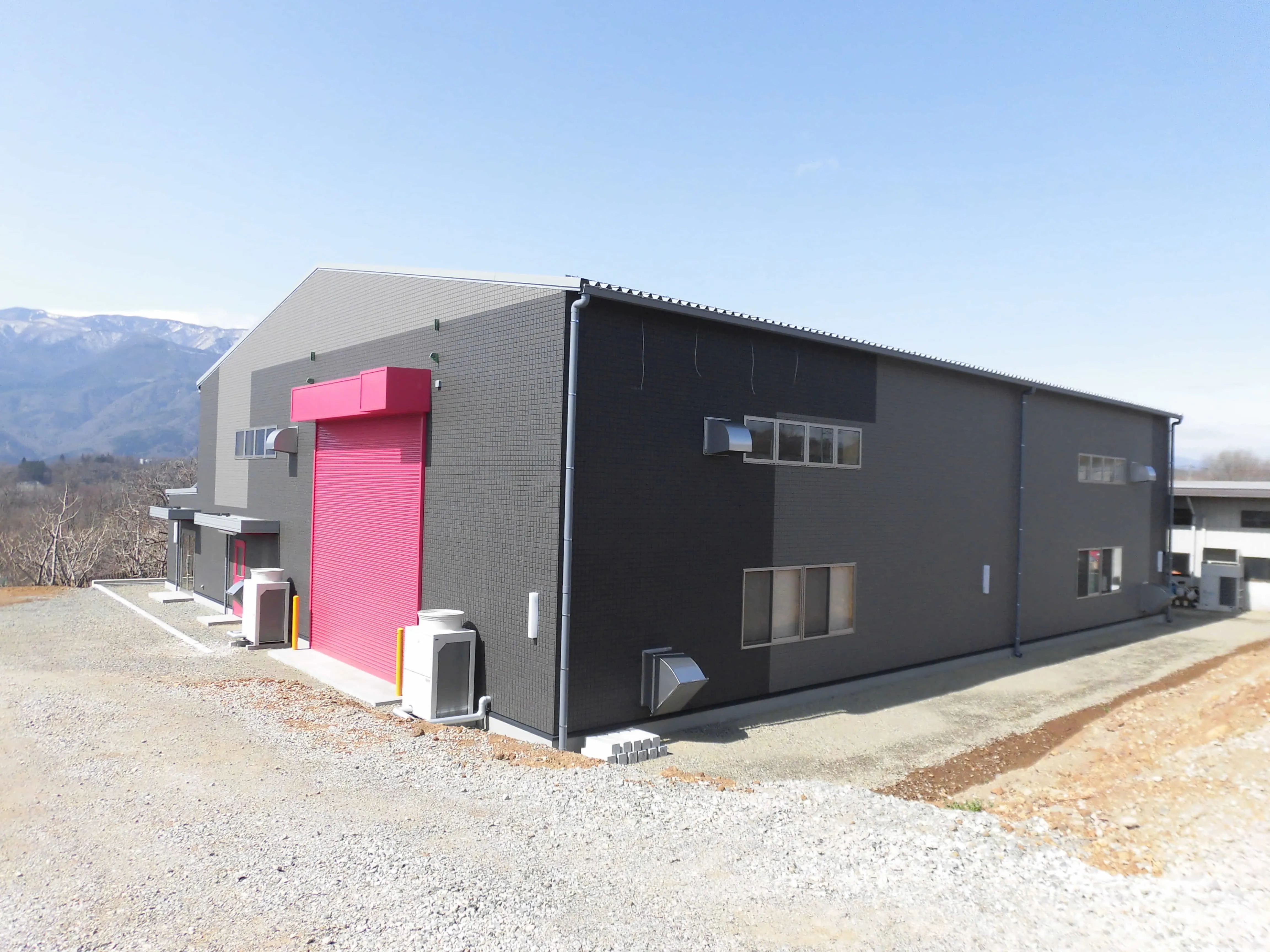 平屋～2階、建築面積およそ1000㎡の仕様がございます