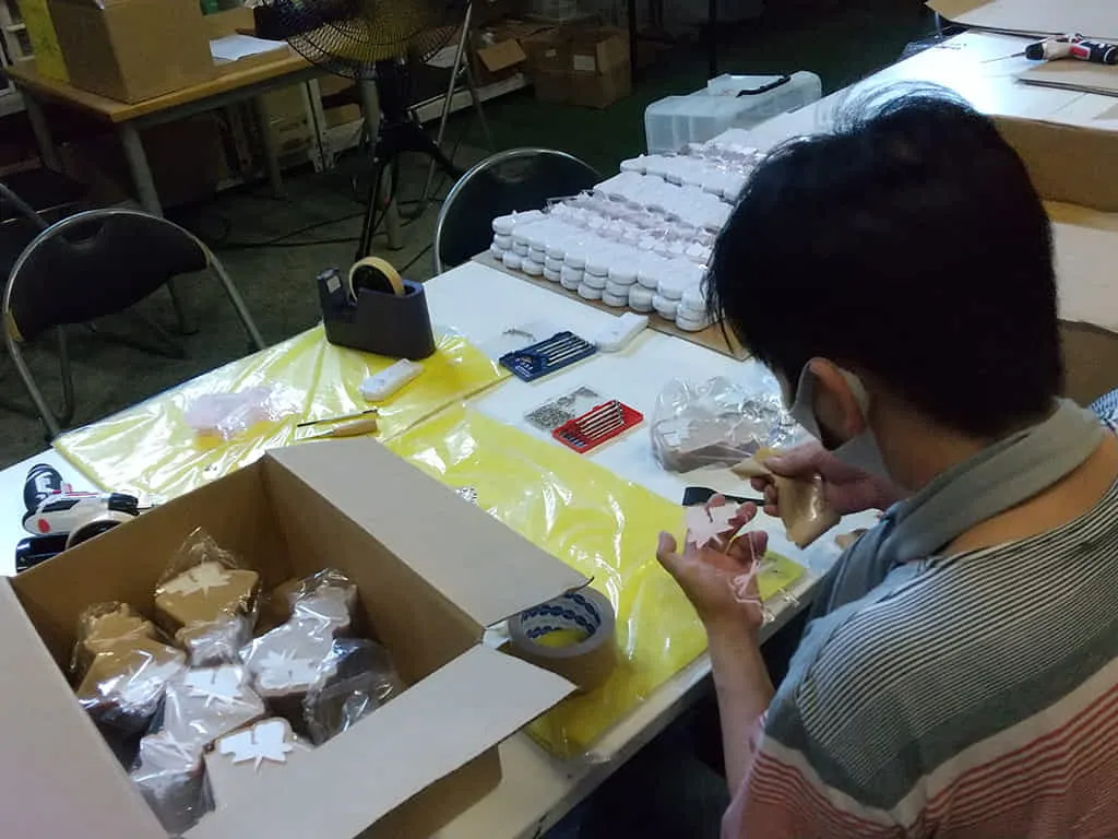様々な内職加工を承っています。簡単な作業、大量ロッドから、少量でも少し技術が必要な作業まで