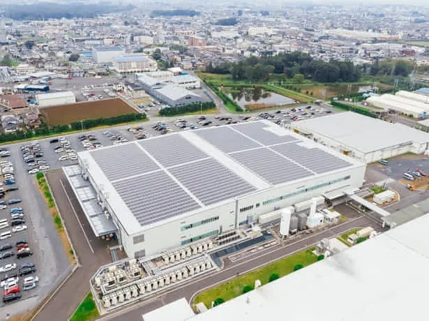 太陽電池パネル設置事例写真（折板屋根/770kW）