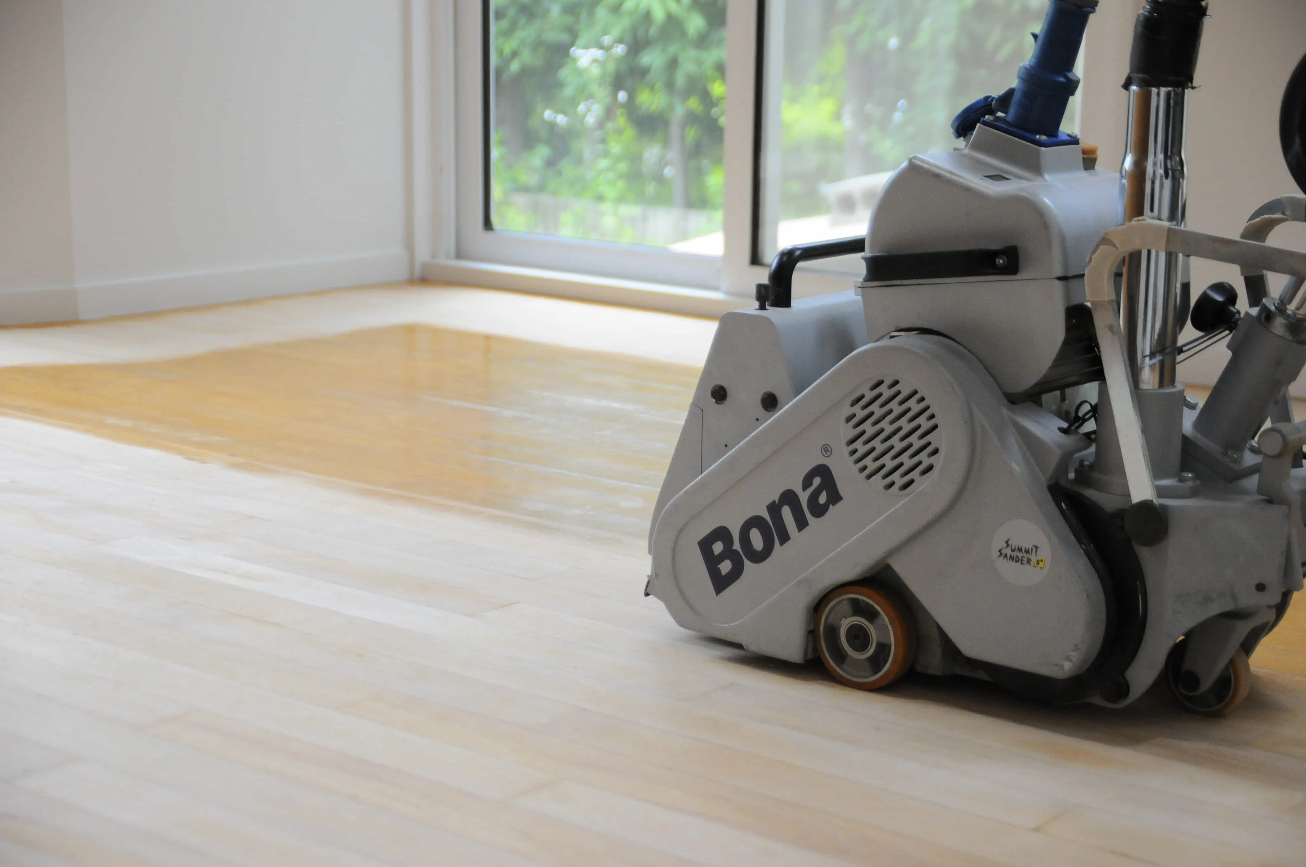 世界基準のBona社サンディングマシン