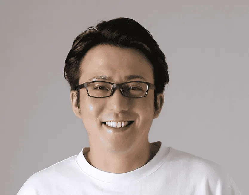 代表取締役：玉井雄樹　建設業において職人から入り、自身で経営や経営支援を行ってきた経験から、特に中小企業における工事業界の属人性や人間臭さ、独特の商慣習などに大きな課題や発展性の難しさを感じており、自身の原体験と誰と仕事するかが重要というポリシーを基に、建設業界が開放的で人が輝きやすい社会の実現を目指す。