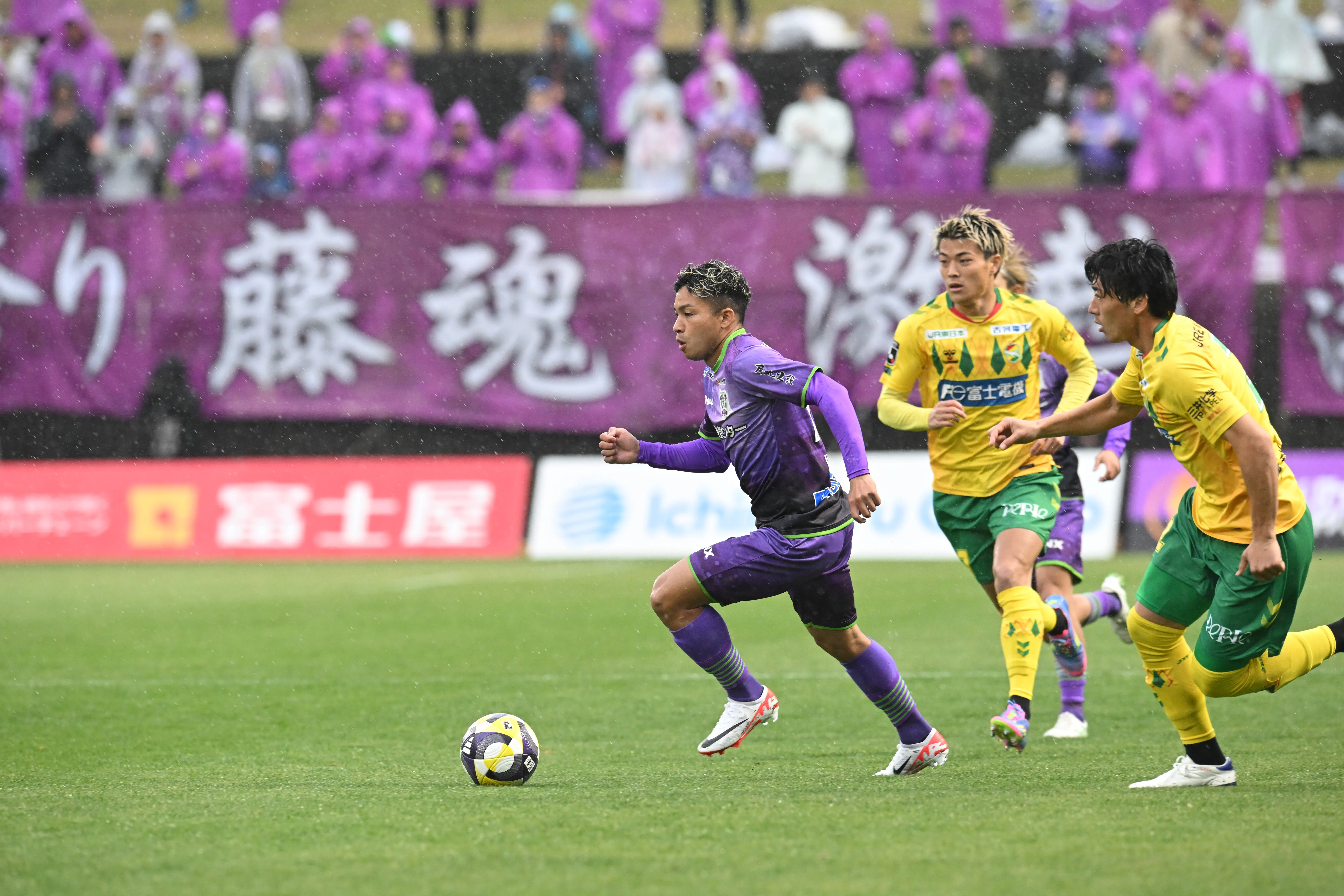 ピッチで活躍する選手