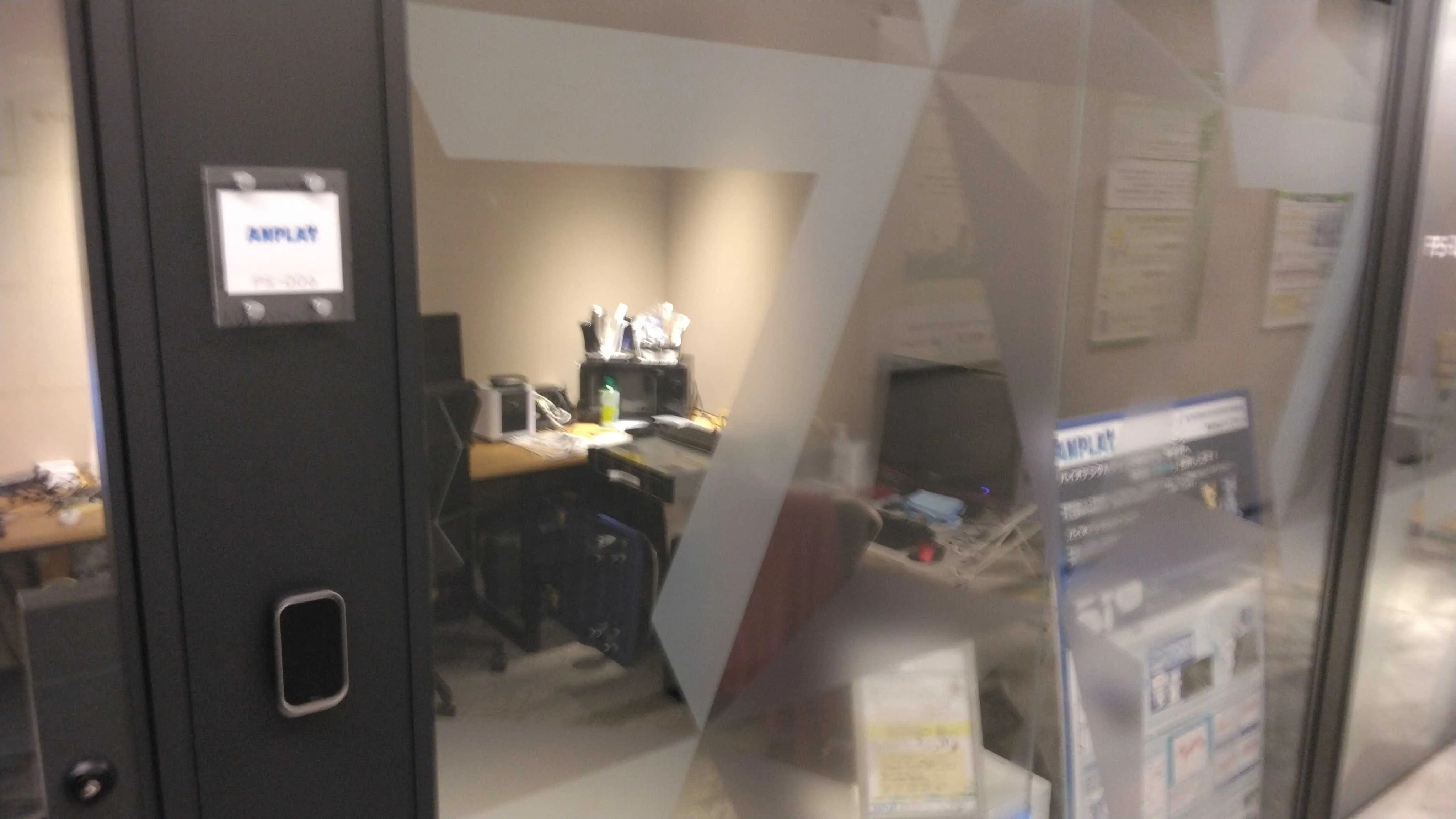 ランドマークタワー内にある個室です。