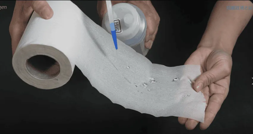 トイレットペーパーが風合い変わらず、撥水している