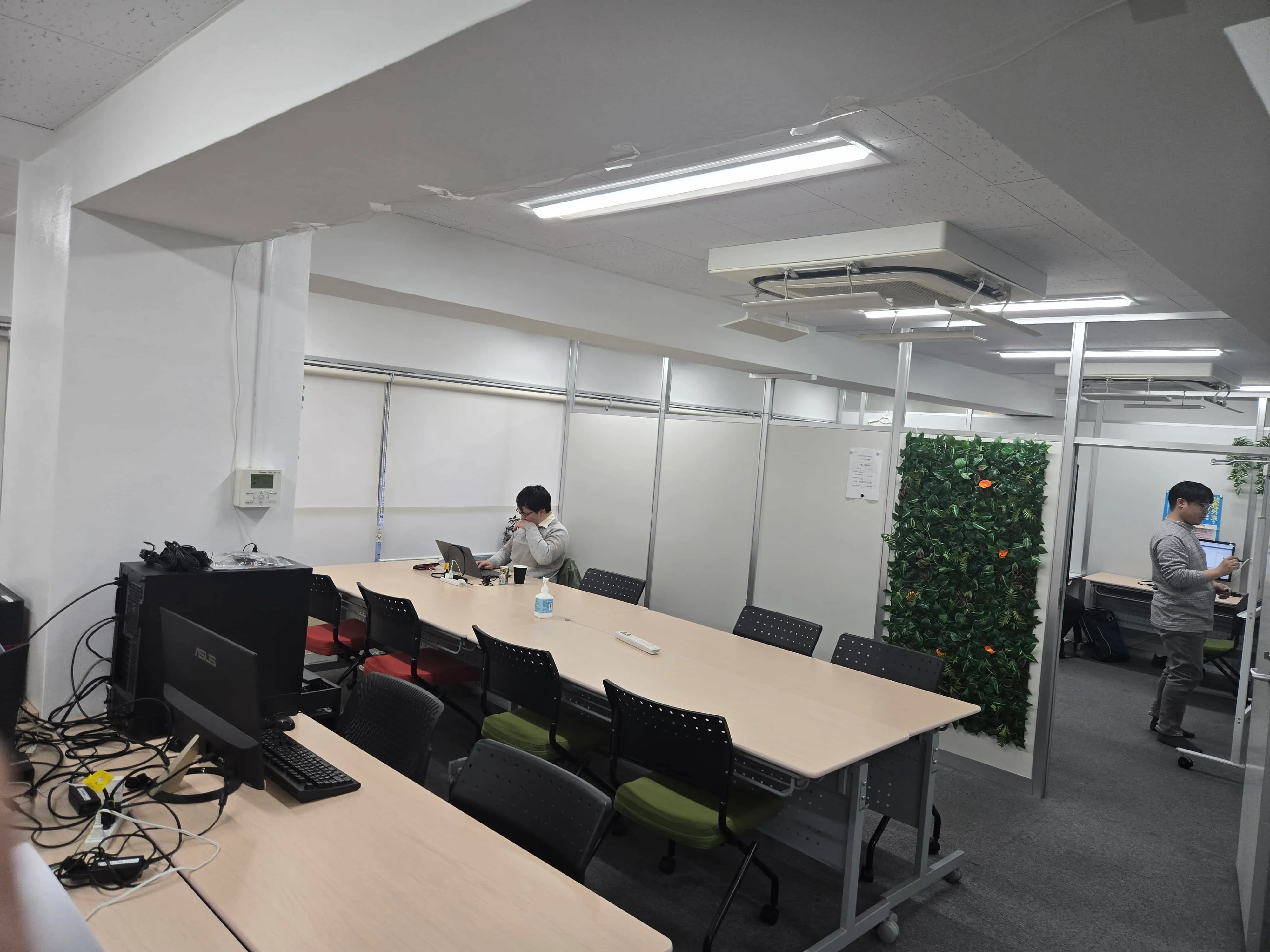 東京拠点オフィスにてAI開発および事業推進を行っています。