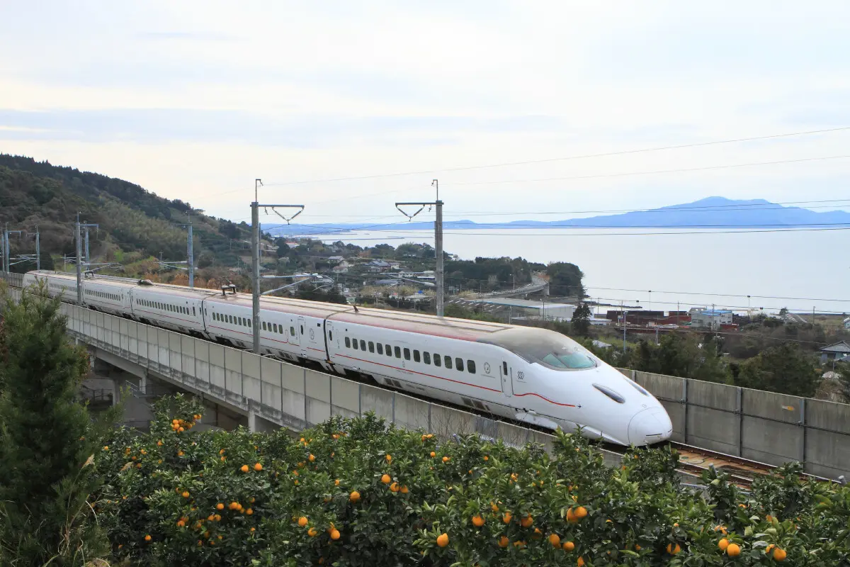 JR九州×佐川急便｜ 宅配便荷物を新幹線で運ぶ、「貨客混載」事業で協業