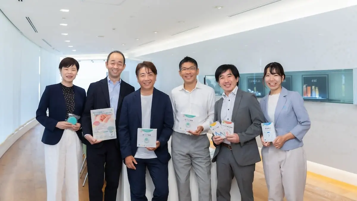 「皮脂RNAモニタリング技術」を用いた分析サービスをリリース――花王×ヘルスケアシステムズ、3年間の共創の歩み