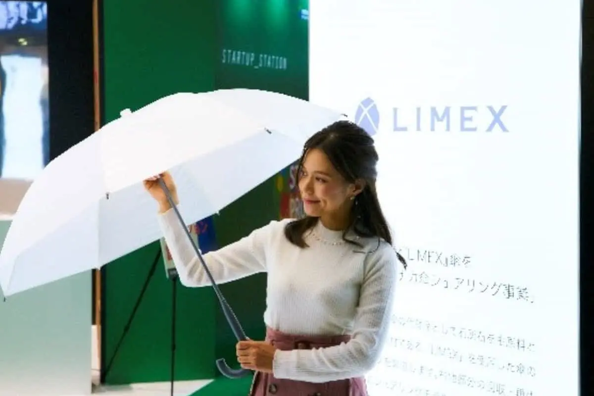 使い捨て傘の撲滅へーーJR東日本がベンチャー2社と実証実験、再生可能な新素材「LIMEX」傘をシェアリング