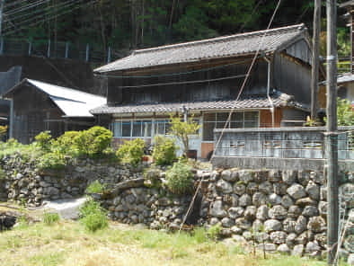 地域の皆さんに活用していただくために古民家を購入しました。