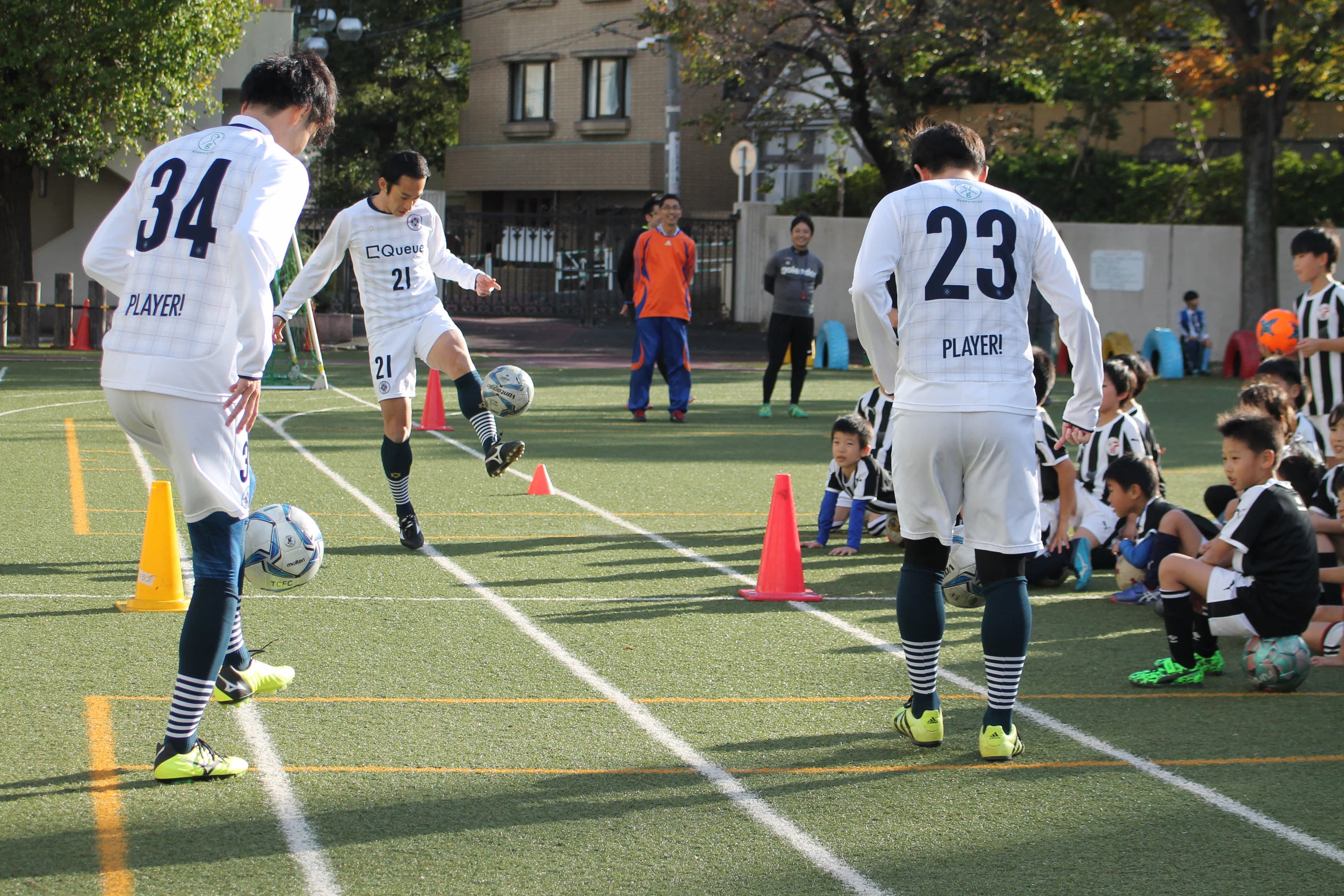 少年サッカーチームでのサッカー教室