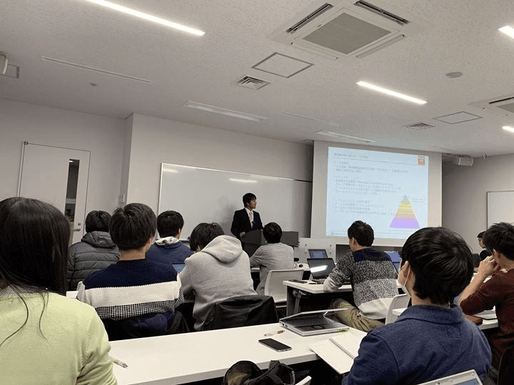代表の奥田が早稲田大学の講師として活躍