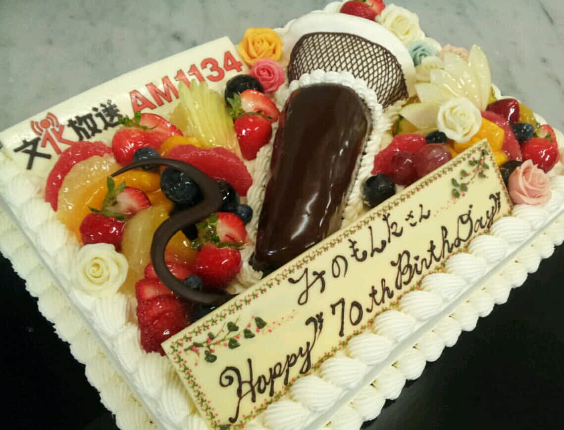 最初にYouTubeでヒットした動画は巨大な誕生日ケーキの動画でした