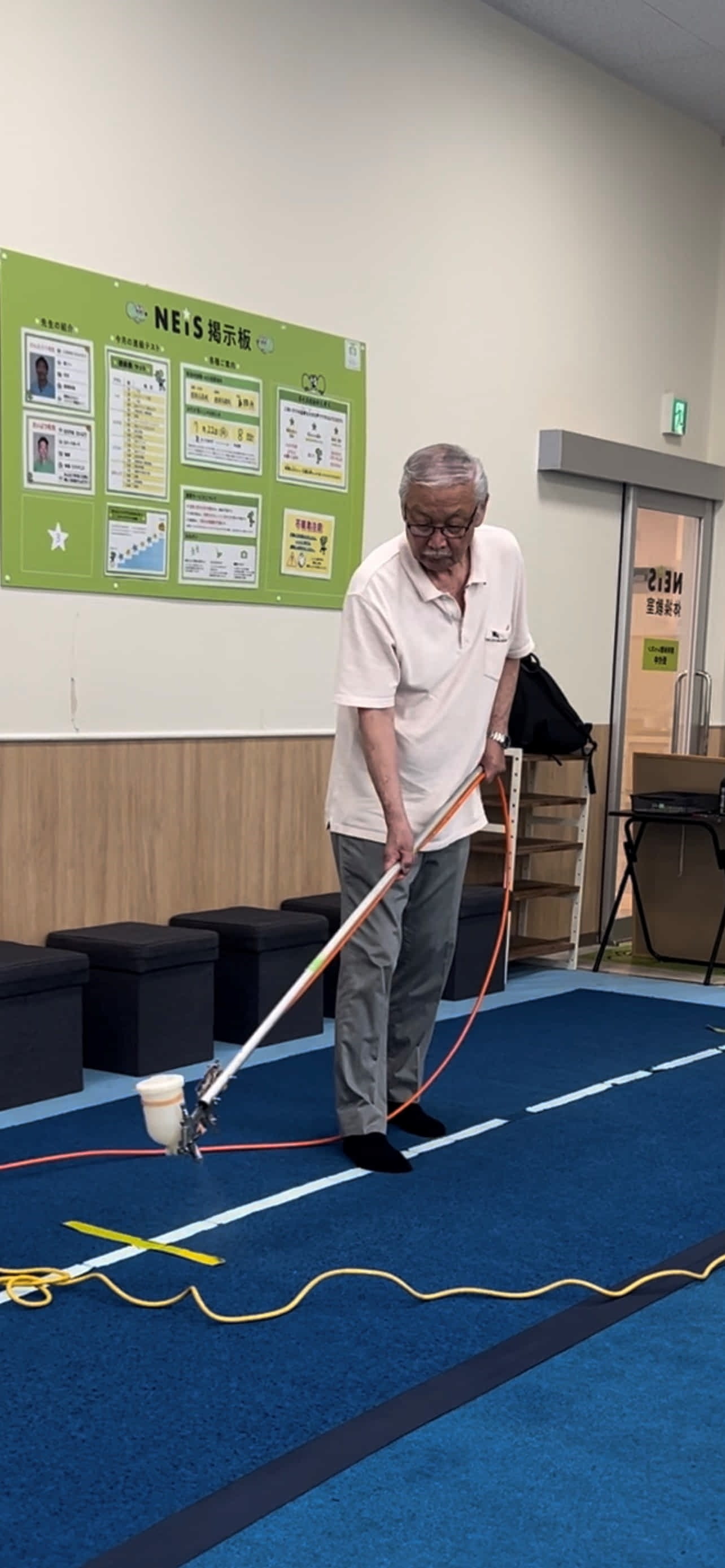 幼児の体操教室、父兄からのクレームになっていた、マットの悪臭の原因菌を分解消臭。