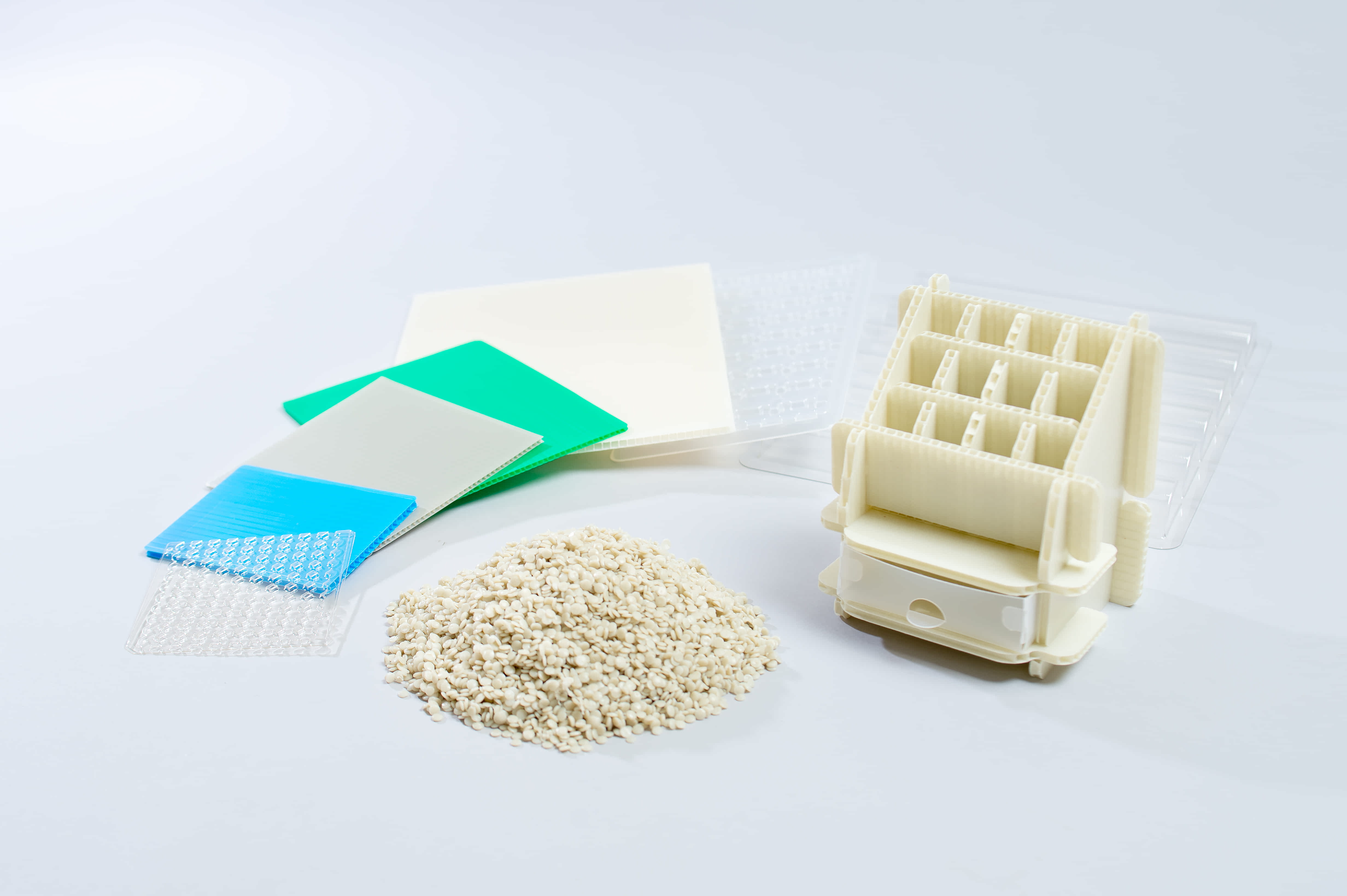 工業向けの梱包資材の製造・販売を行っている。真空成形トレー、プラスチックダンボール、物流容器内材の製造、金型作製、リサイクルポリ袋の製造などのリサイクル事業の取り組み