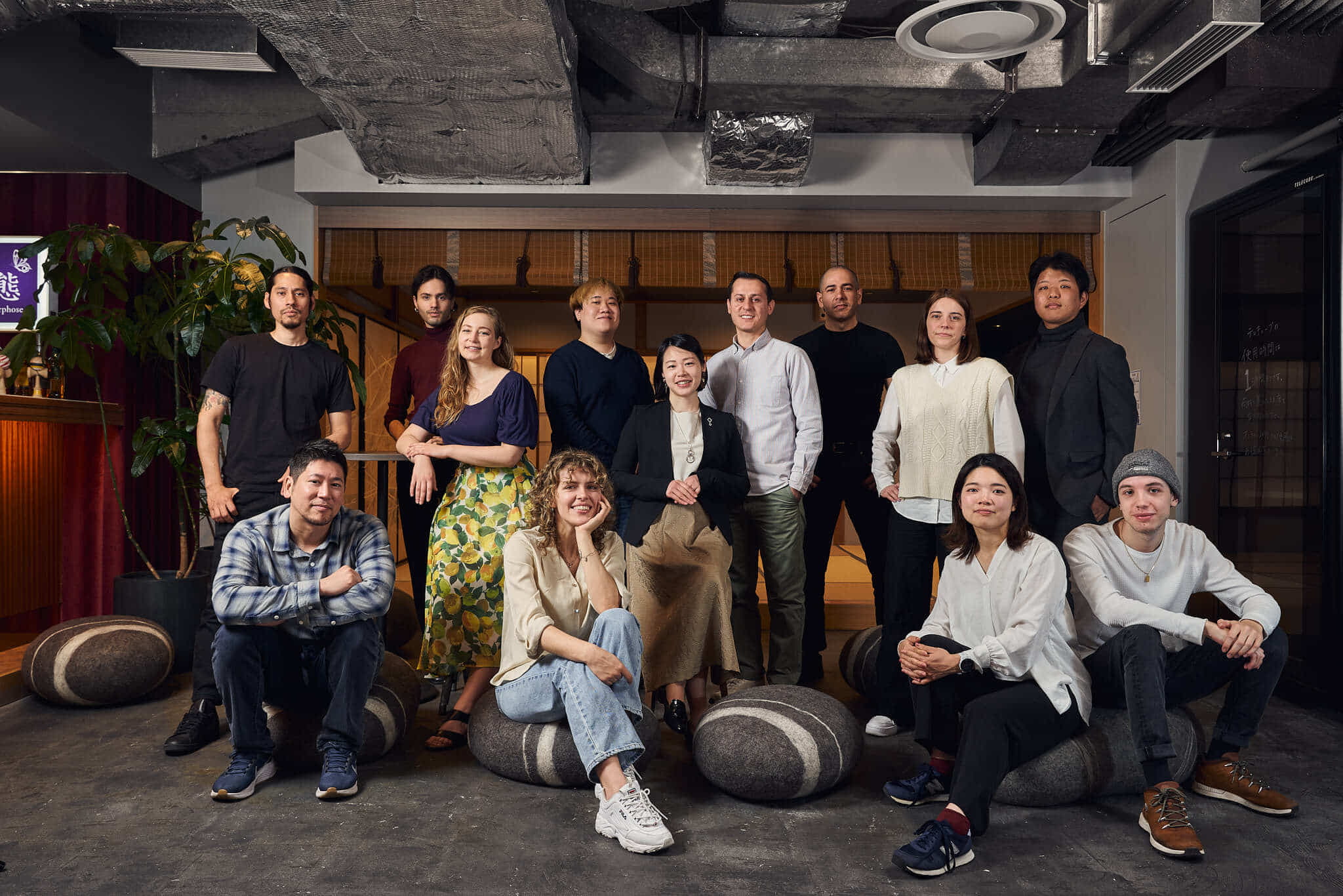 所属スタッフの7割以上が外国籍。外国人目線の商品開発が得意。