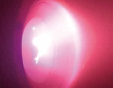 場合によっては減圧環境下でプラズマを利用します