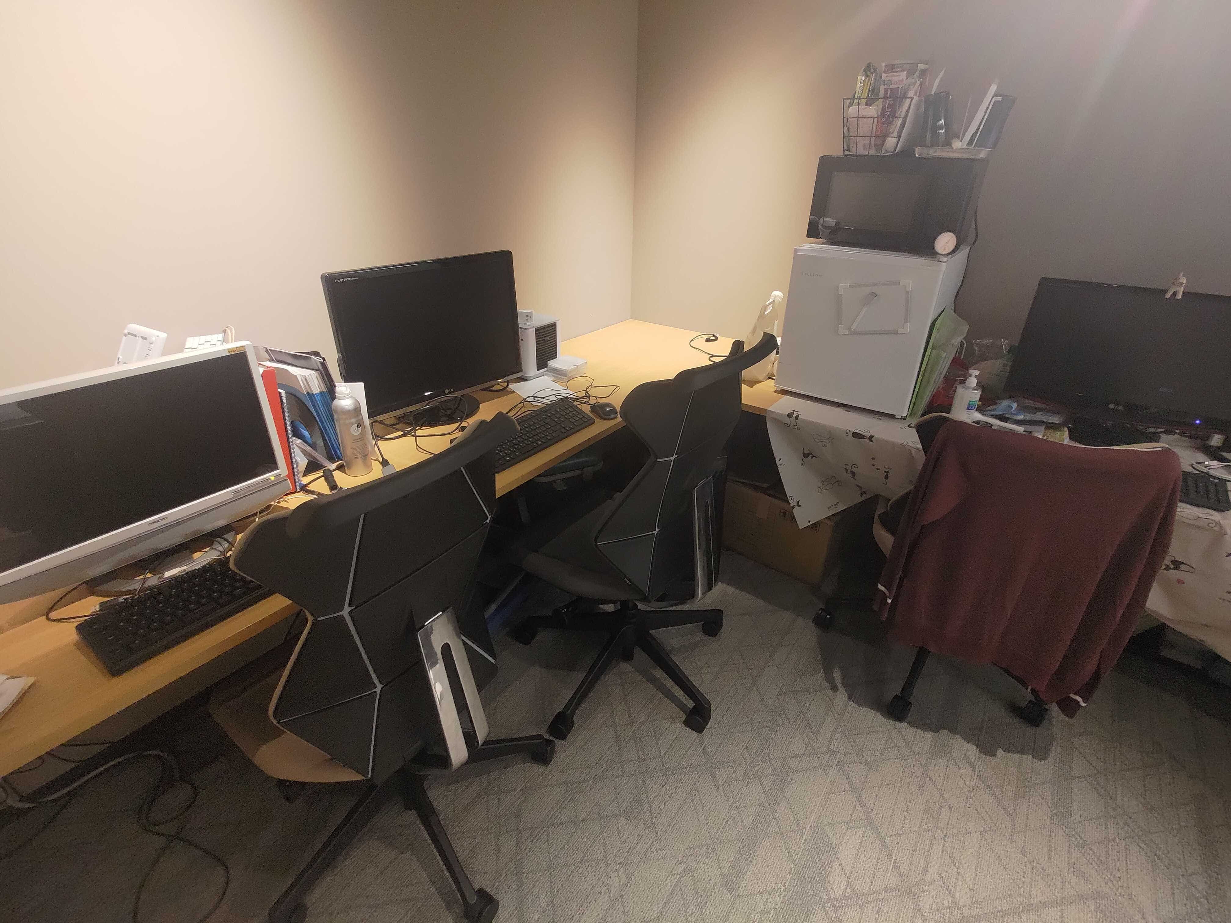 サーバー、PCで手狭になってきました。