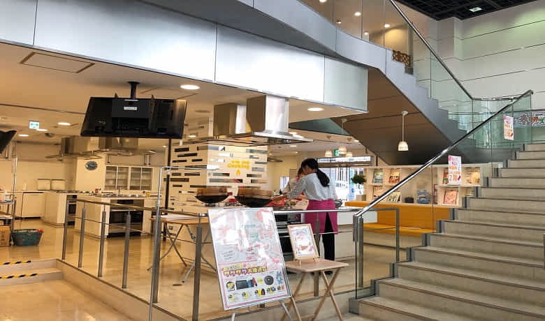 ショールーム・料理教室を運営